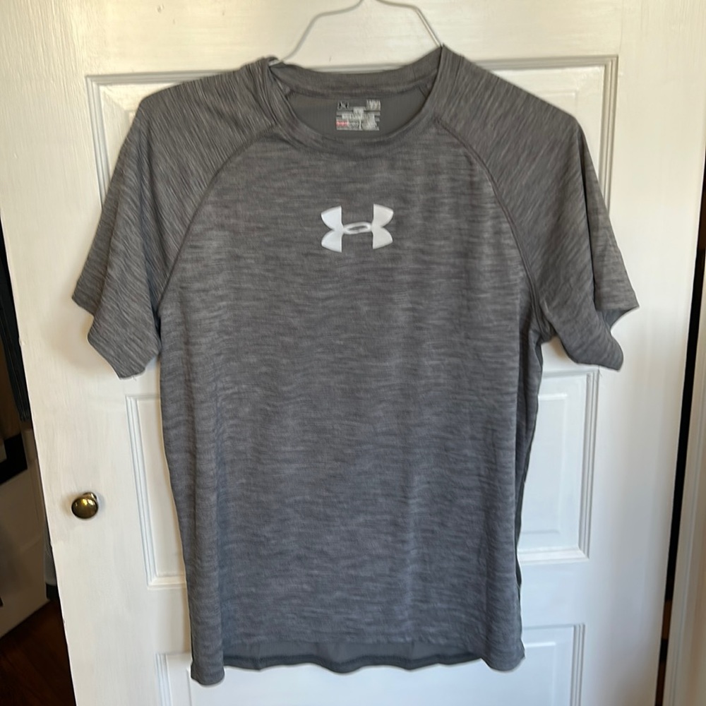 Gray Under Armour heatgear t-shirt
